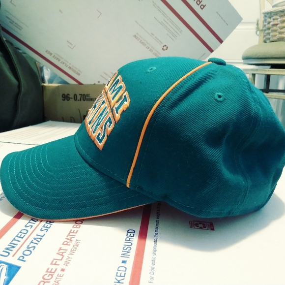 π MIAMI DOLPHINS OFFICIAL TEAM SHOES & CAP,LIKEπNEW!,Size 11.π - Picture 2 of 16